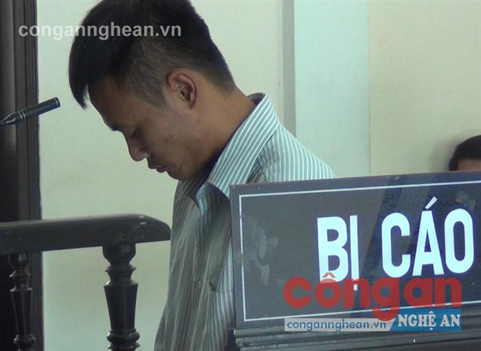 Bị cáo Nguyễn Văn Thắng trước vành móng ngựa