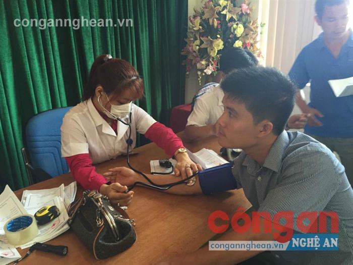 Các lái xe tham gia khám sức khỏe