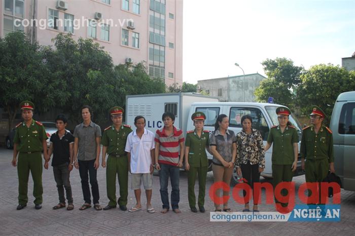 Dẫn giải 6 đối tượng trốn lệnh truy nã về 