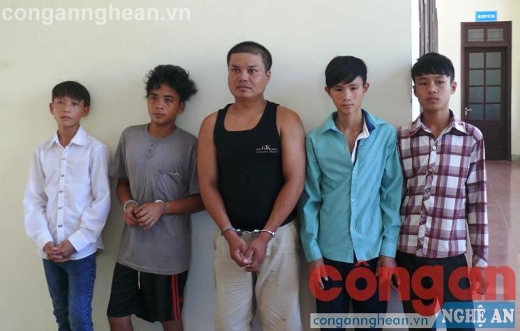 Các đối tượng trộm cắp   tài sản và tang vật thu      giữ