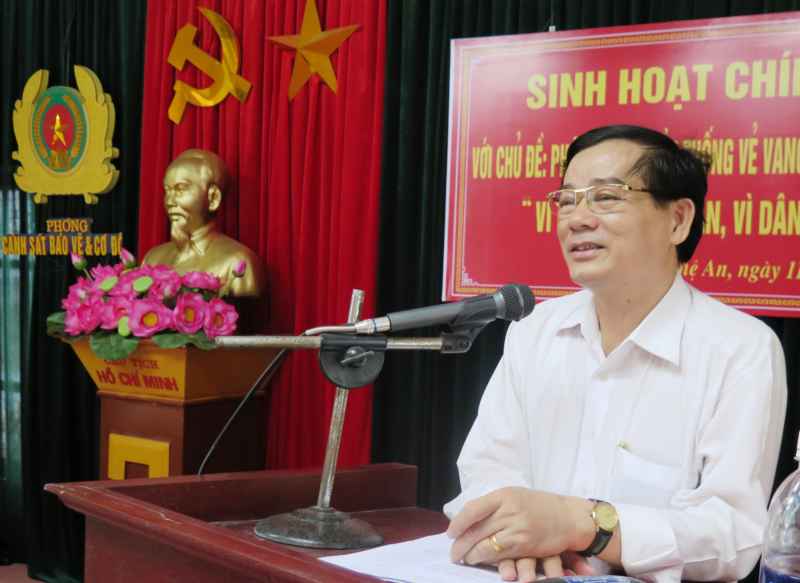 Đồng chí Bùi Đình Sâm – Phó Ban Tuyên giáo Tỉnh ủy đến dự và truyền đạt những kiến thức về quá trình xây dựng, chiến đấu và trưởng thành của lực lượng CAND