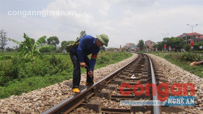 Công việc thường ngày                       của những người làm nghề tuần tra đường sắt