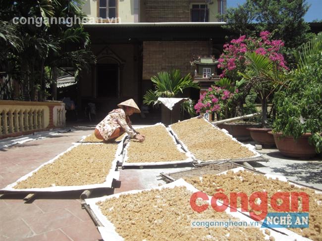 Người làm tương ở Nam Đàn vẫn chịu thiệt thòi vì                 đặc sản tương Nam Đàn chưa đăng ký NHTT