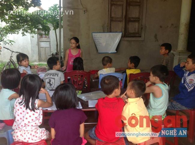 Lớp học của “cô giáo” nhí Tường Anh