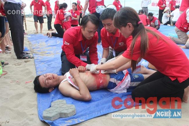 Tình huống diễn tập sơ cứu người gặp nạn trong mưa bão
