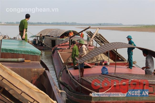Lực lượng Cảnh sát đường thủy kiểm tra phương tiện giao thông                          trên tuyến đường thủy nội địa