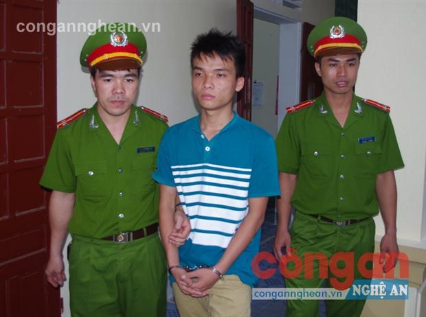 Đối tượng Lê Đình Quốc tại cơ quan công an