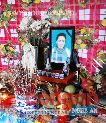 Di ảnh anh Quốc tại gia đình