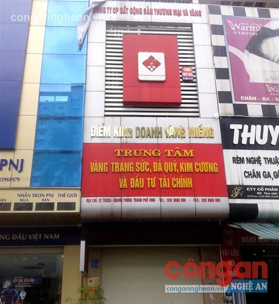 Công ty BBG thuê lại trụ sở nhưng vẫn để biển hiệu Công ty CP Bất động sản Thương mại và Vàng (BJC) khiến người dân hiểu nhầm