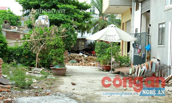 Ngõ cụt, nơi phần đất đã được cấp cho gia đình ông Nguyễn Khánh Toàn, sau đó bị hủy bỏ