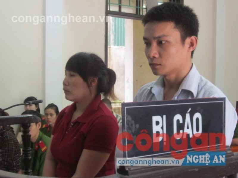 2 bị cáo Mằn và Bún tại tòa 