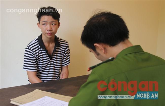 Đối tượng Bùi Anh Đức tại cơ quan công an