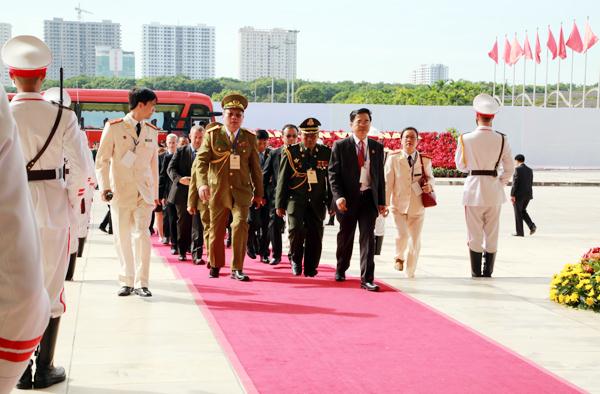 Nhiều đoàn khách quốc tế tham dự lễ kỷ niệm.