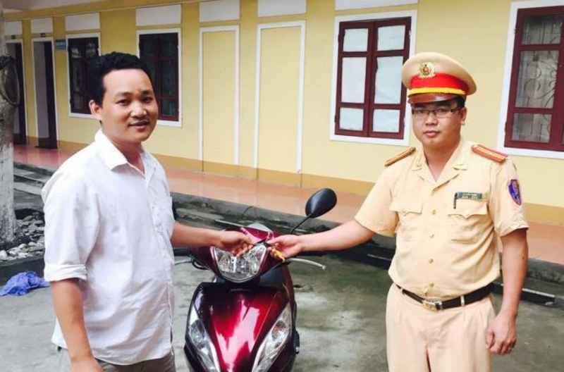 CSGT Công an Thanh Chương trao trả tài sản cho chủ sở hữu
