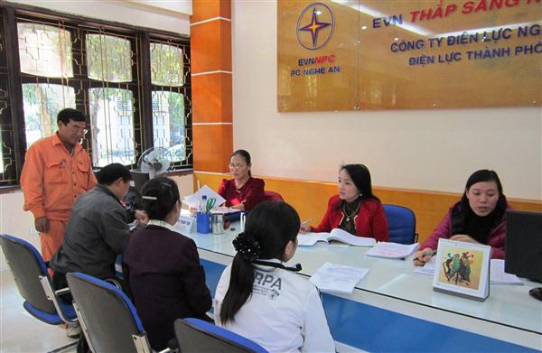 Phòng giao dịch khách hàng Công ty Điện lực Nghệ An phục vụ khách hàng tận tình, chu đáo