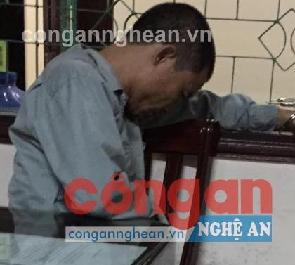Đối tượng Nguyễn Văn Hùng                                tại Công an phường Hưng Dũng