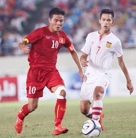 Trọng Hoá (số 10) là thủ lĩnh trên hàng công của U19 Việt Nam
