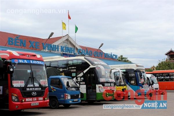 Giá xăng liên tục giảm nhưng     cước vận tải vẫn “dậm chân tại chỗ”