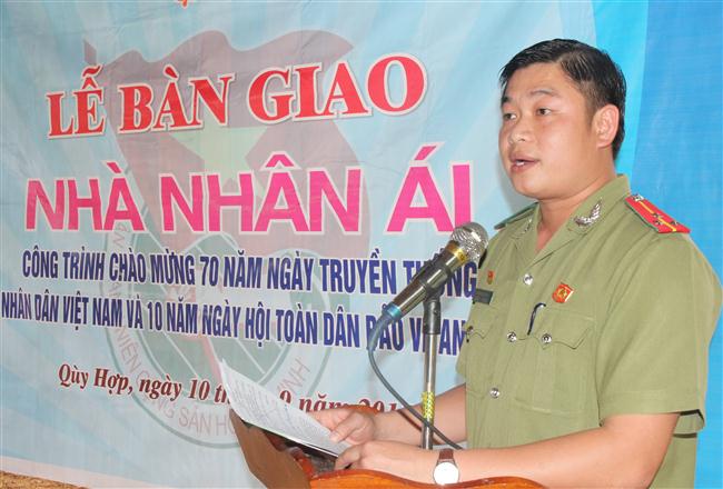 Đồng chí Hoàng Lê Anh, Phó Bí thư Đoàn thanh niên Công an tỉnh phát biểu tại buổi lễ