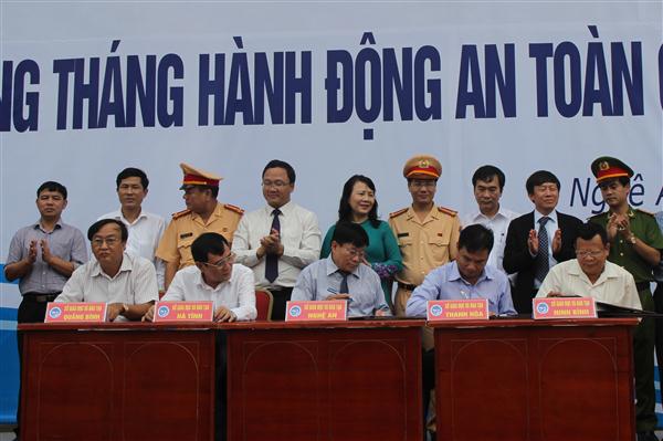 Ký cam kết thực hiện đảm bảo ATGT