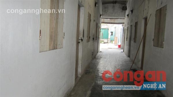 Người thuê trọ phải “còng lưng” gánh tiền điện giá cao