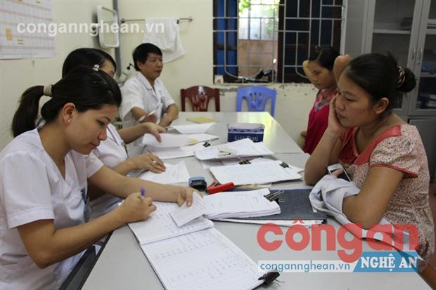 Cần đẩy mạnh việc tư vấn chăm sóc sức khoẻ sinh sản, KHHGĐ