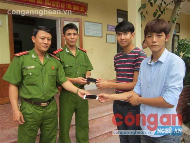 Công an phường Trường Thi trao trả tài sản cho bị hại