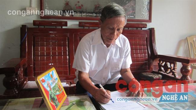 Ở tuổi 75, ông Cớn vẫn luôn hết mình                                        với công việc