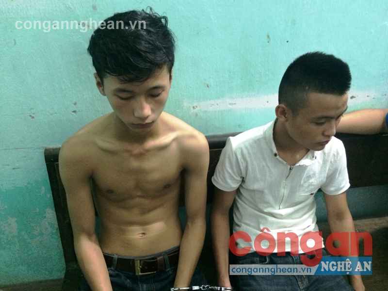 2 đối tượng tại cơ quan công an