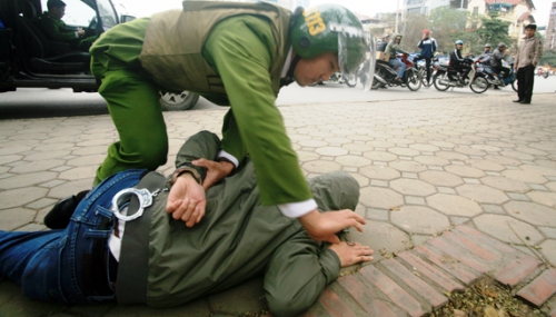 Chống người thi hành công vụ ( Ảnh minh họa ).