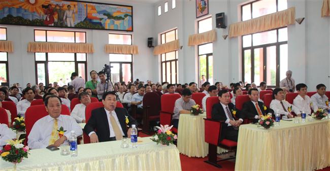 Các đại biểu tham dự buổi lễ