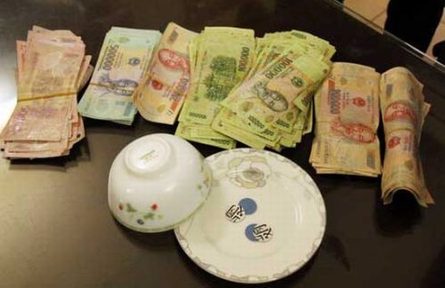Đánh bạc dưới hình thức xóc đĩa (Ảnh minh họa).