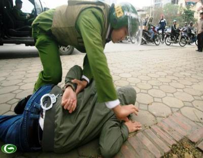 Hành vi chống người thi hành công vụ cần phải được xử lý nghiêm. (Ảnh minh họa)