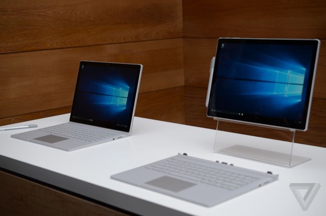 Surface Book ở dạng laptop truyền thống và tháo rời