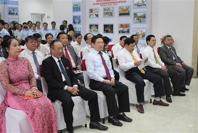 Các đại biểu tham dự buổi lễ