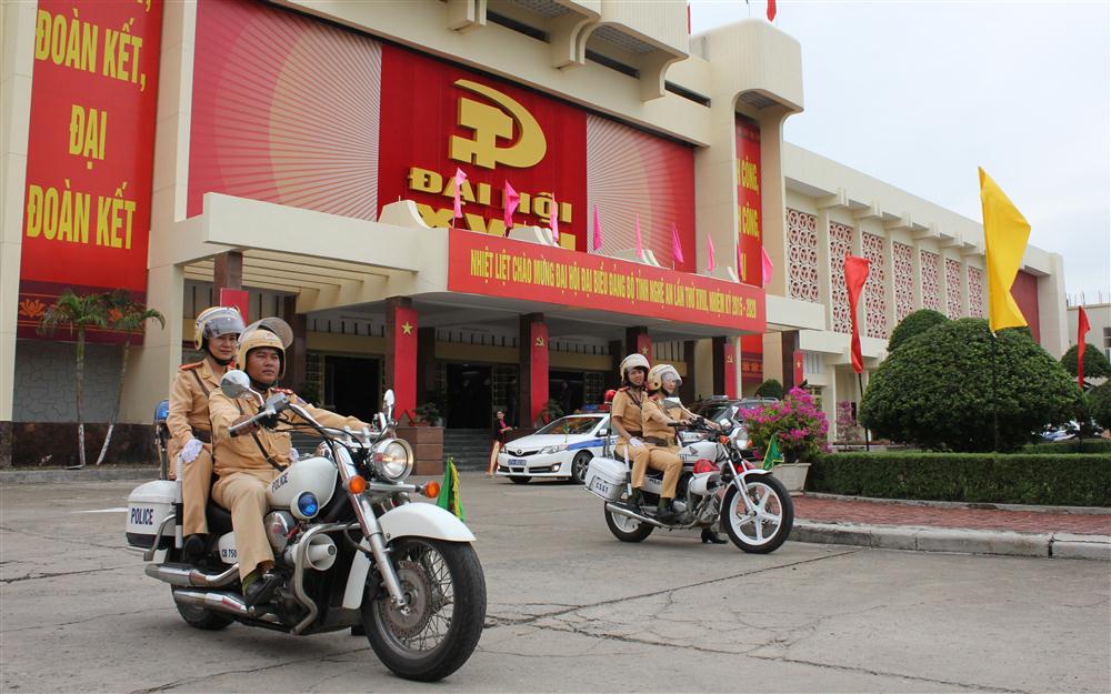 Lực lượng CSGT đảm bảo an toàn cho các đoàn dự Đại hội