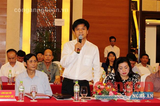 Các doanh nghiệp thẳng thắn trao đổi                                       những khó khăn tại Hội nghị