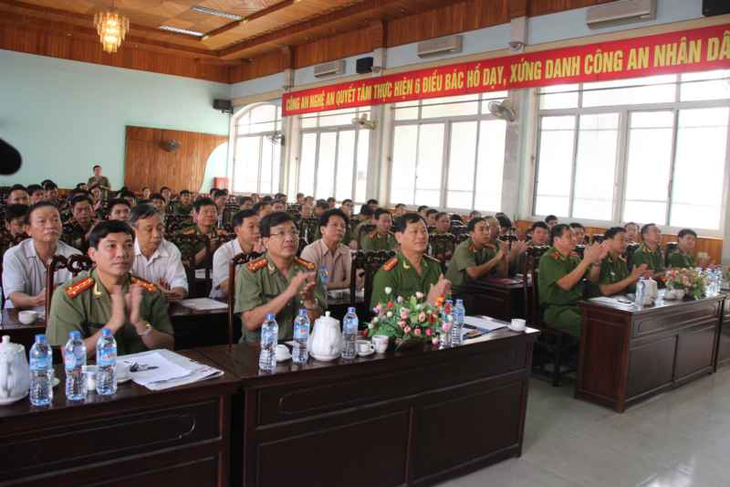 Các đại biểu dự lễ