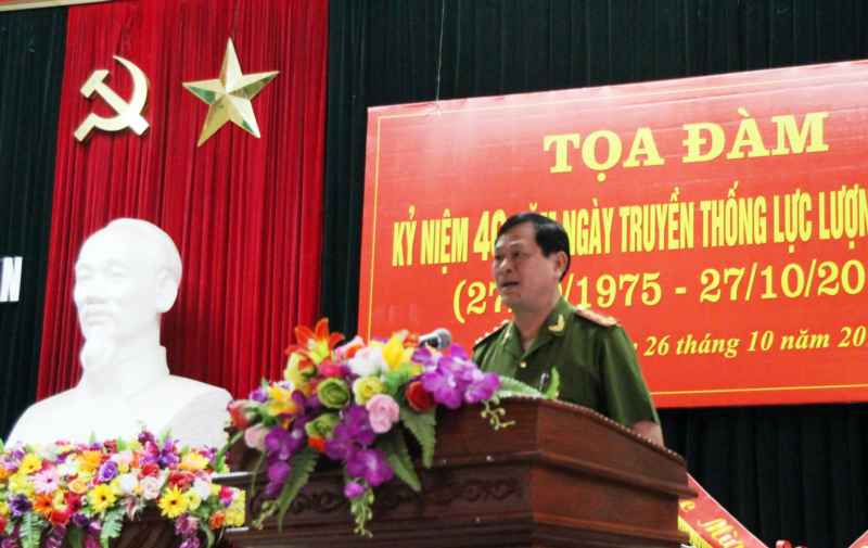 Đồng chí Đại tá Nguyễn Hữu Cầu - Ủy viên BTV Tỉnh ủy, Bí thư Đảng ủy, Giám đốc Công an tỉnh phát biểu tại buổi lễ