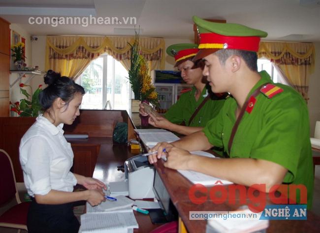 Công an phường Đại Nài hướng dẫn các khách sạn                      trên địa bàn về công tác đăng ký, quản lý khách lưu trú 