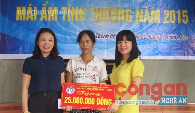Bàn giao nhà tình nghĩa cho gia đình                                 chị Nguyễn Thị Lợi