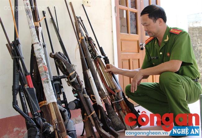 Một số vũ khí tự chế nguy hiểm được Công an huyện Quỳ Hợp thu hồi trong thời gian qua