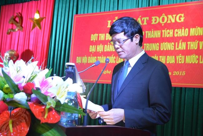 Đồng chí Lê Xuân Đại Ủy viên BTV Tỉnh ủy, Phó Chủ tịch thường trực HĐND tỉnh biểu dương những thành tích của Cảnh sát PC&CC trong các đợt thi đua