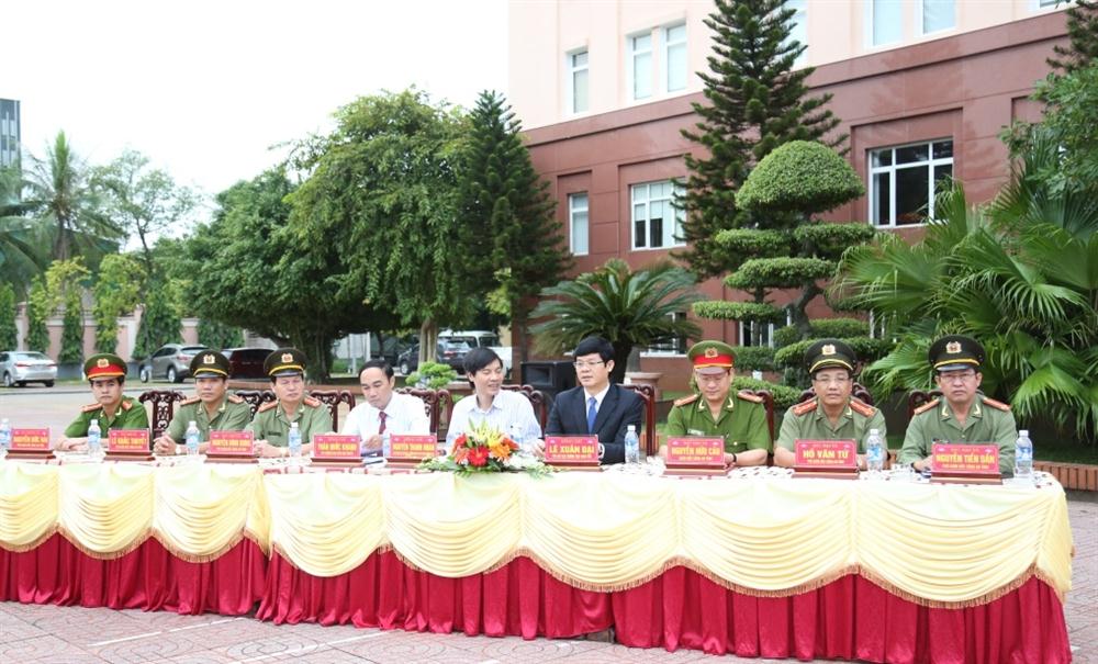 Các đại biểu dự buổi lễ