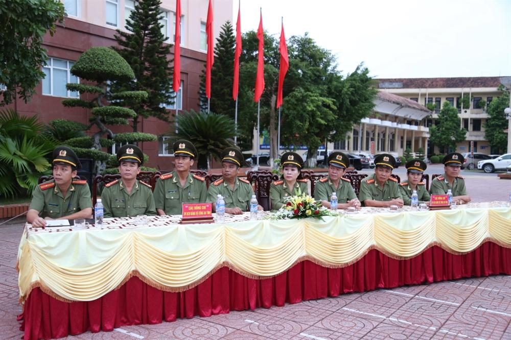 Các đại biểu dự buổi lễ
