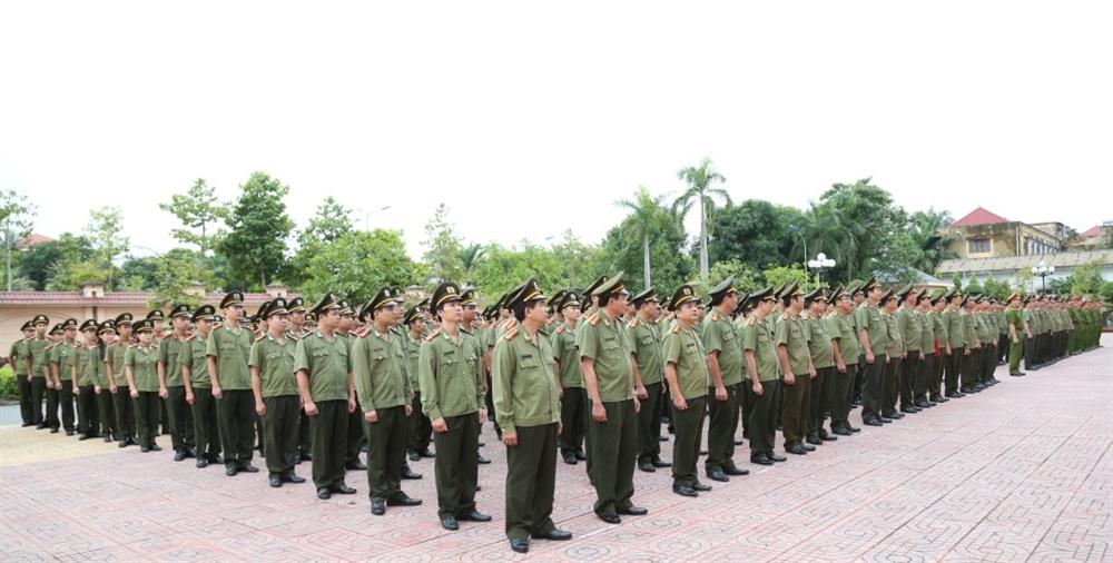 Cán bộ, chiến sỹ Công an Nghệ An làm lễ phát động thể hiện quyết tâm cao của toàn ngành