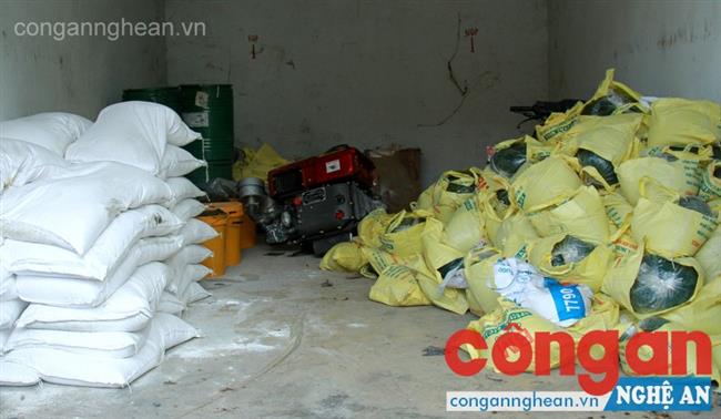 Tang vật thu giữ tại cơ sở tái chế dầu mỡ trái phép