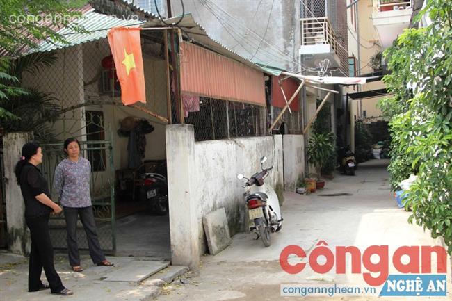 Hai căn hộ liền kề của bà Hồng và bà Dung bị lấy đất mở đường, trong khi các hộ khác không bị ảnh hưởng