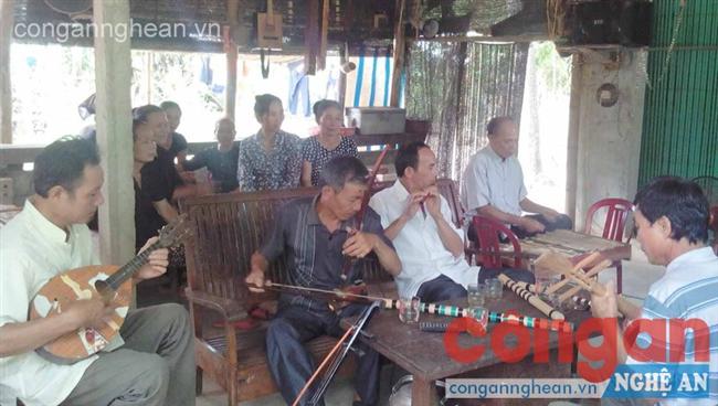 Nhà ông Hương - Nơi gặp gỡ của những người yêu văn hóa Thổ