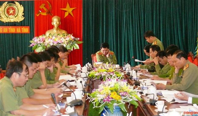 Các đại biểu tham dự buổi làm việc